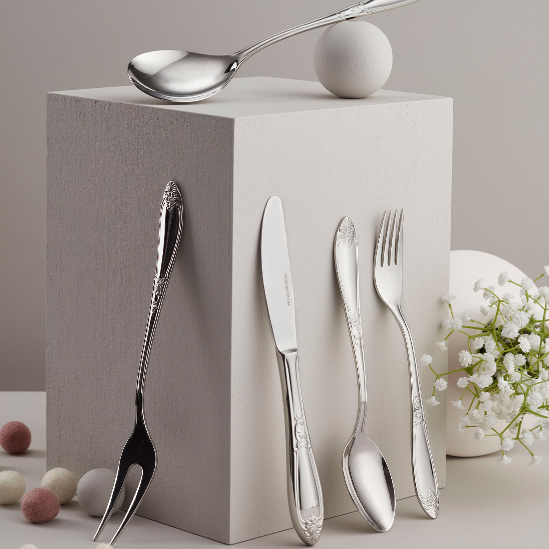 Nina cutlery parts and serving set