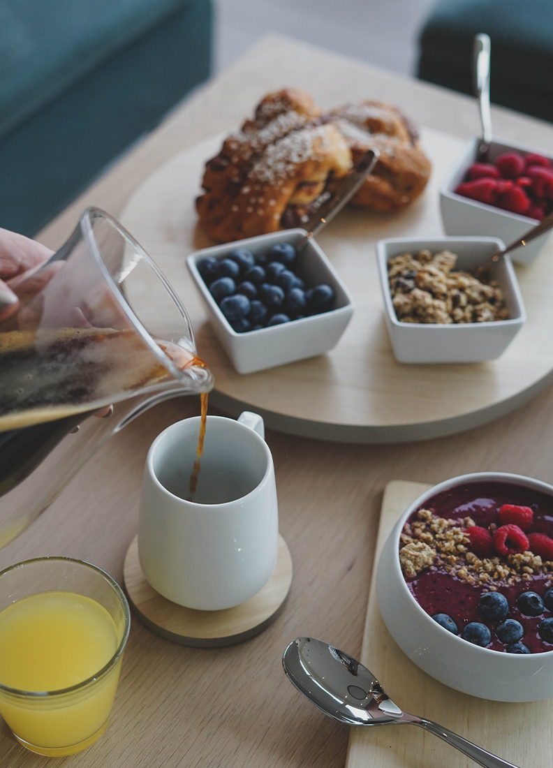 Tuva dinner spoon smoothie bowl, blueberry, bun
