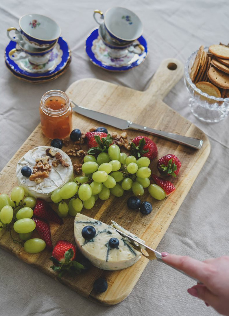 Ramona cheese set, set table